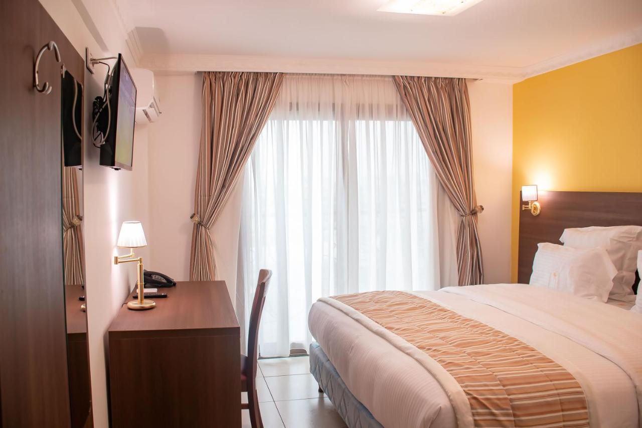 Faya Hotel Douala Luaran gambar